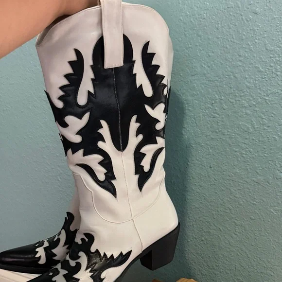 White and Black Western Boots - Picture 3 of 10